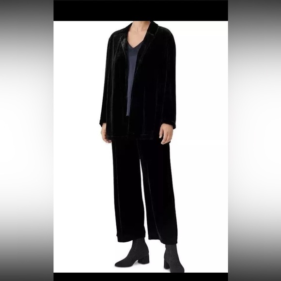 Eileen Fisher NWT $398 Deep Black Silk Velvet Blazer Topper Relaxed Fit XS - Picture 1 of 8